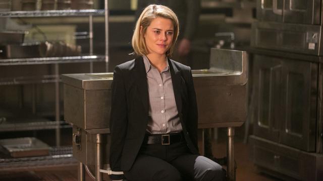 Crisis 1x8